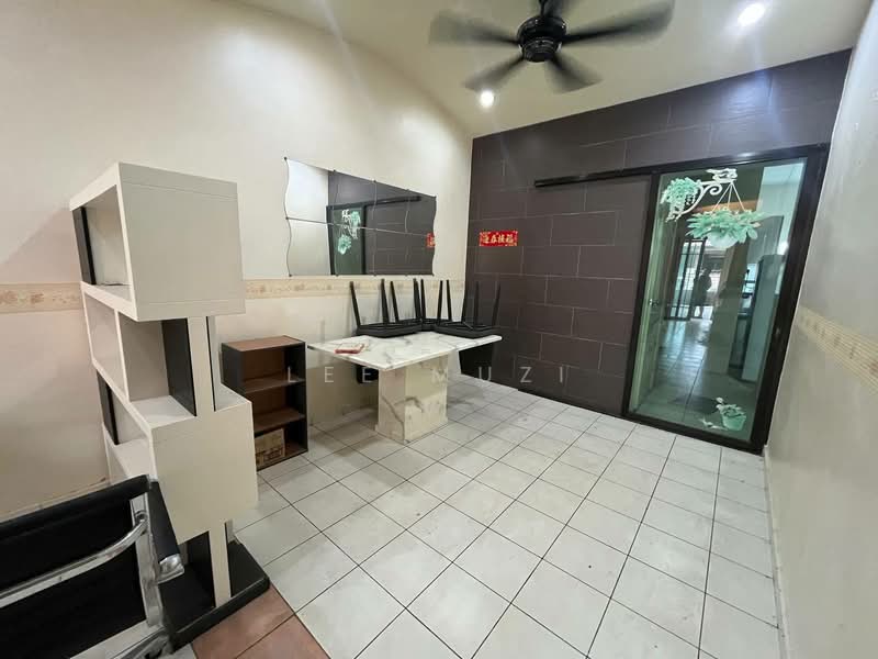1-storey Terraced House for Sale in Bandar Seri Botani (Ipoh) - Lee Muzi - Living Room - PropertyGuru.com.my