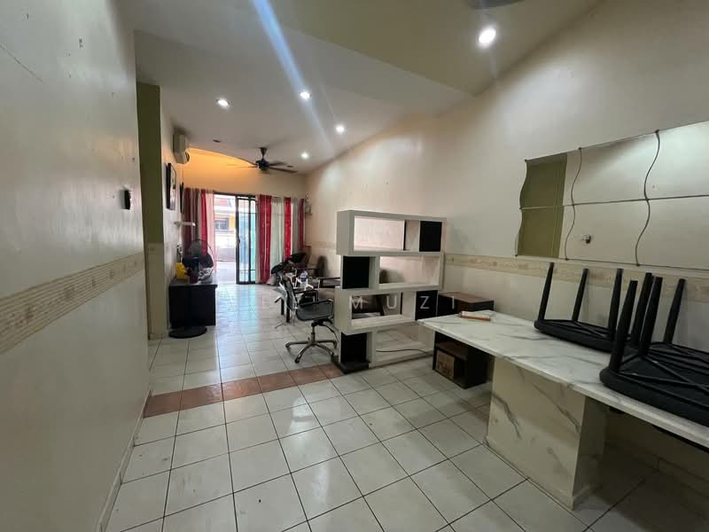 1-storey Terraced House for Sale in Bandar Seri Botani (Ipoh) - Lee Muzi - Living Room - PropertyGuru.com.my