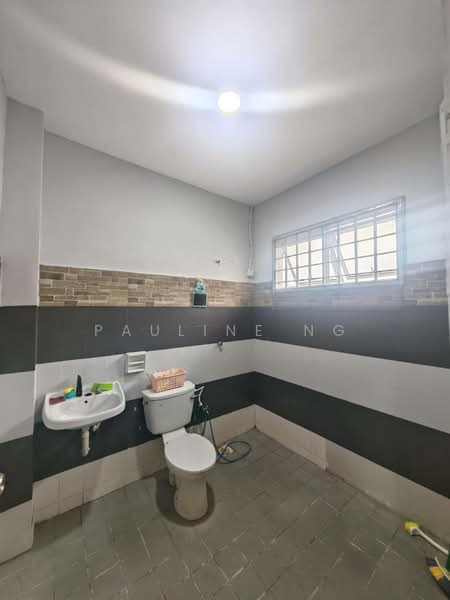 Rumah Teres untuk Disewa di Tangkak (Johor) - Pauline Ng - Bathroom - PropertyGuru.com.my