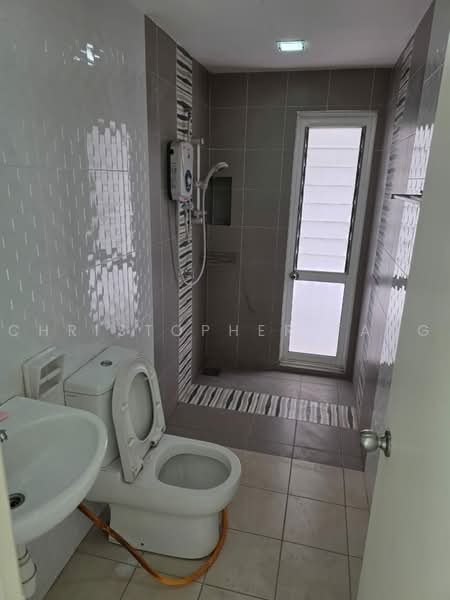 Kondominium untuk Dijual di The Zest @ Kinrara 9 - Christopher Tang - Bathroom - PropertyGuru.com.my