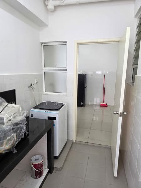 Kondominium untuk Dijual di The Zest @ Kinrara 9 - Christopher Tang - Kitchen - PropertyGuru.com.my