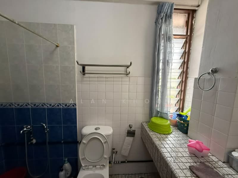 Rumah Teres 2-Tingkat untuk Dijual di Taman Bukit Maluri (Kepong) - Alan Khoo - Bathroom - PropertyGuru.com.my