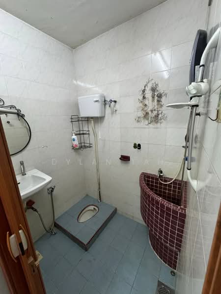 Terraced House for Rent in Taman Damai Jaya (Skudai) - Dylan Tan - Bathroom - PropertyGuru.com.my
