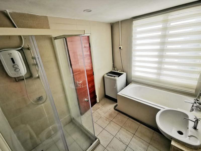 Kediaman Servis untuk Dijual di 231 TR Serviced Suite - Chin JL - Bathroom - PropertyGuru.com.my
