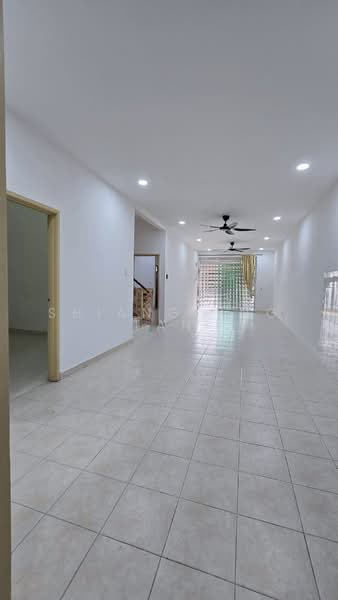 Rumah Teres 1.5 Tingkat untuk Dijual di Taman Pelangi Indah (Ulu Tiram) - Shiang Yng Tan - Living Room - PropertyGuru.com.my