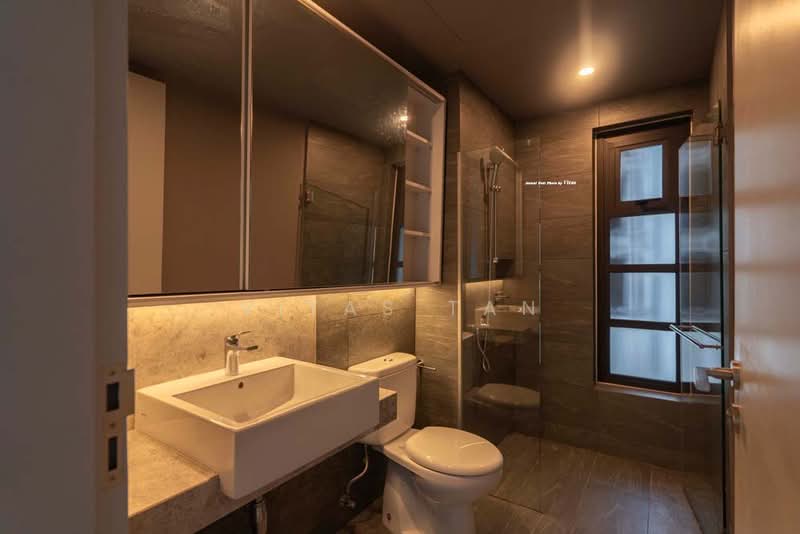 Kondominium untuk Dijual di Utamara Boutique Residences - Vitas Tan - Bathroom - PropertyGuru.com.my