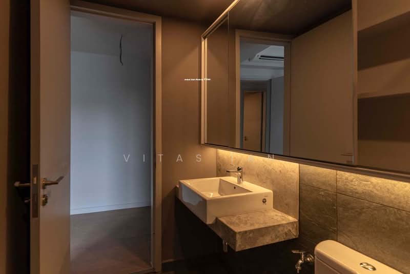 Kondominium untuk Dijual di Utamara Boutique Residences - Vitas Tan - Bathroom - PropertyGuru.com.my
