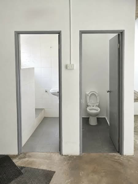 Shop for Rent in Taman Sentosa (Klang) - Bee Ang - Bathroom - PropertyGuru.com.my