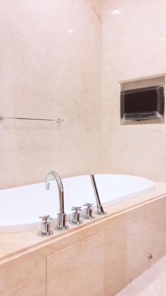 Kediaman Servis untuk Disewa di Straits Quay (The Suites at Waterside) - Alex Lim - Bathroom - PropertyGuru.com.my