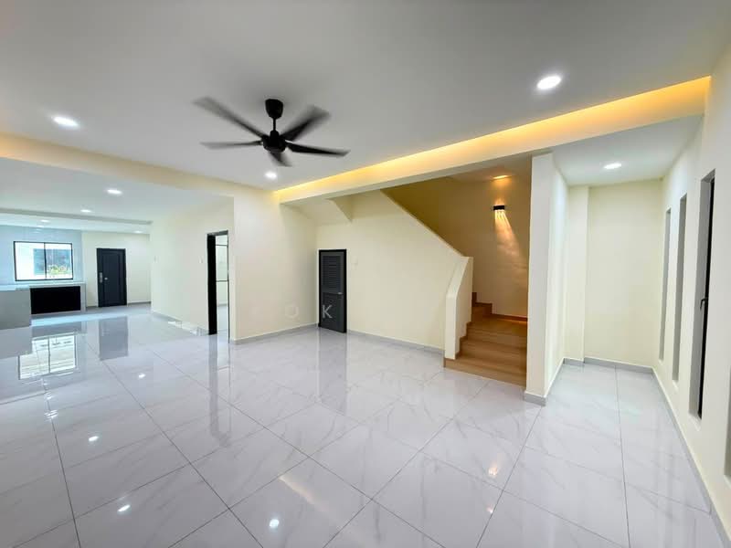2-storey Terraced House for Sale in Taman Desa Tebrau (Tebrau) - Kok Hui - Living Room - PropertyGuru.com.my