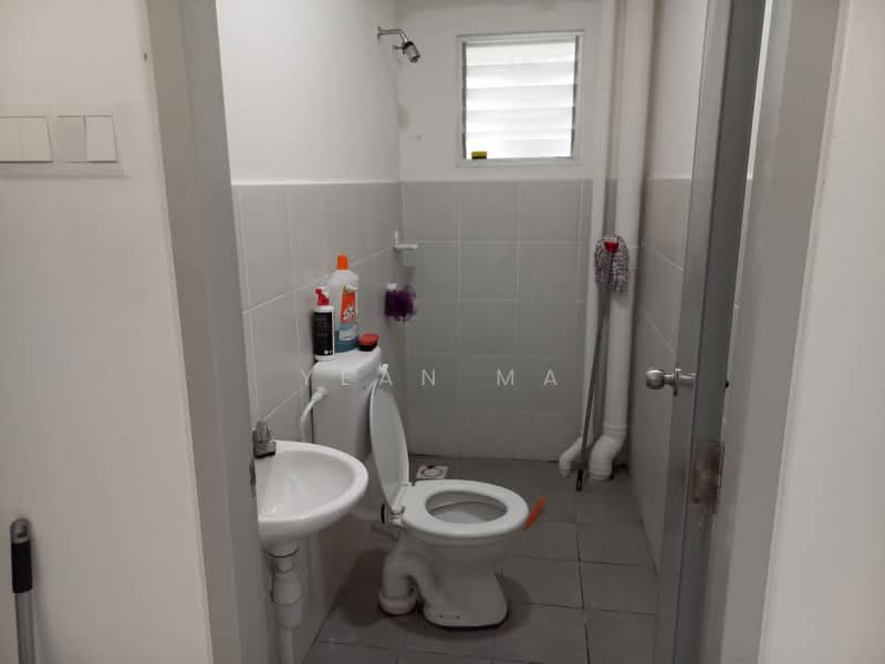 Pangsapuri untuk Dijual di Rawang Idaman Apartment - Yean Ma - Bathroom - PropertyGuru.com.my