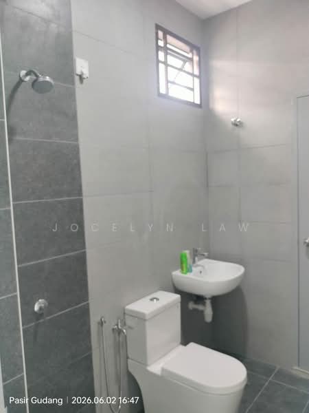 Terraced House for Rent in Kampung Sentosa Barat (Pasir Gudang) - Jocelyn Law - Bathroom - PropertyGuru.com.my