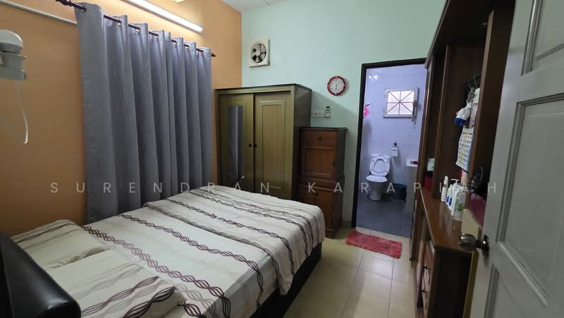 Rumah Teres 2-Tingkat untuk Dijual di Teluk Pulai (Klang) - Surendran Karapiah - Bedroom - PropertyGuru.com.my