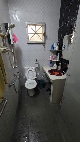 Rumah Teres 2-Tingkat untuk Dijual di Teluk Pulai (Klang) - Surendran Karapiah - Bathroom - PropertyGuru.com.my