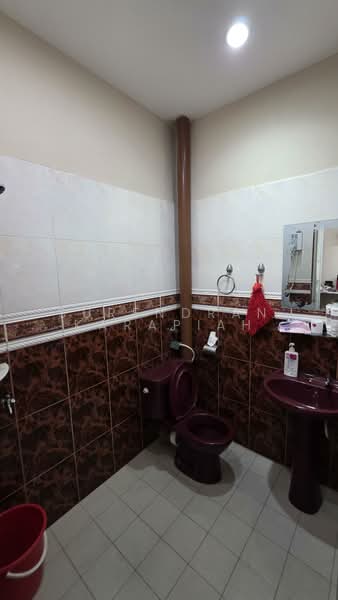 Rumah Teres 2-Tingkat untuk Dijual di Teluk Pulai (Klang) - Surendran Karapiah - Bathroom - PropertyGuru.com.my