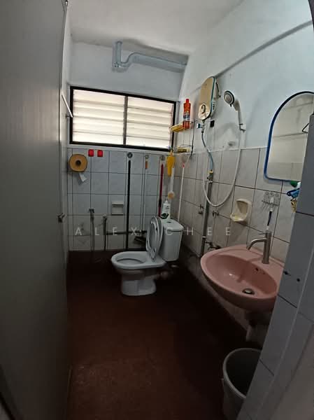 Apartment for Sale at Taman Pekaka Block 33 - Alex Chee - Bathroom - PropertyGuru.com.my