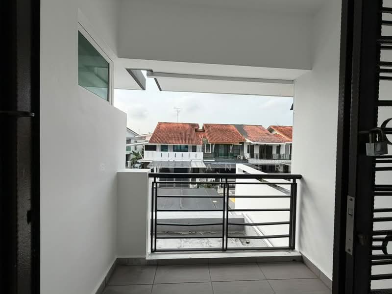 Semi-Detached House for Sale in Bandar Dato Onn (Tebrau) - Siow Yan Er - Balcony - PropertyGuru.com.my