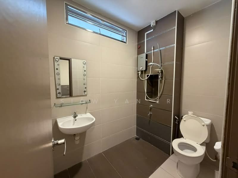 Semi-Detached House for Sale in Bandar Dato Onn (Tebrau) - Siow Yan Er - Bathroom - PropertyGuru.com.my