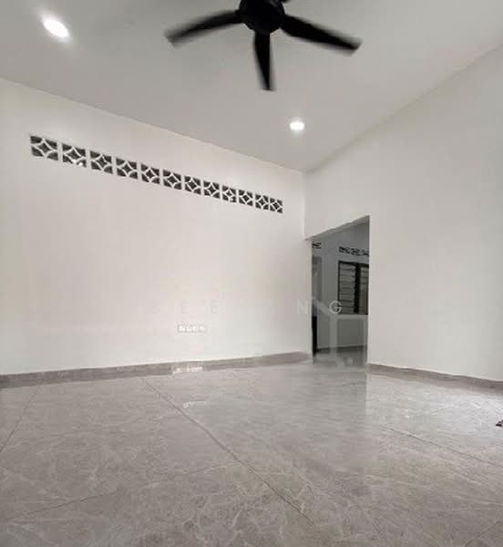 Rumah Teres 1 Tingkat untuk Dijual di Teluk Pulai (Klang) - Bee Ang - Living Room - PropertyGuru.com.my