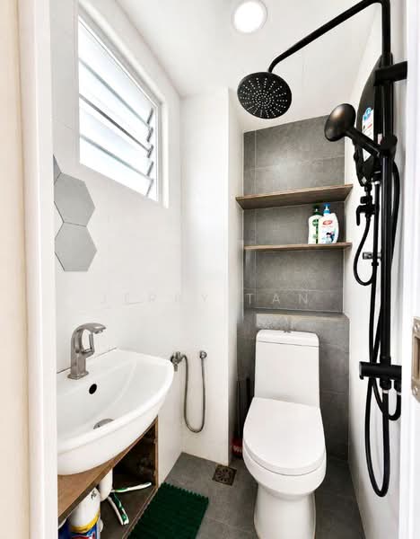 Pangsapuri untuk Disewa di Indah Kota Apartment - Jerry Tan - Bathroom - PropertyGuru.com.my