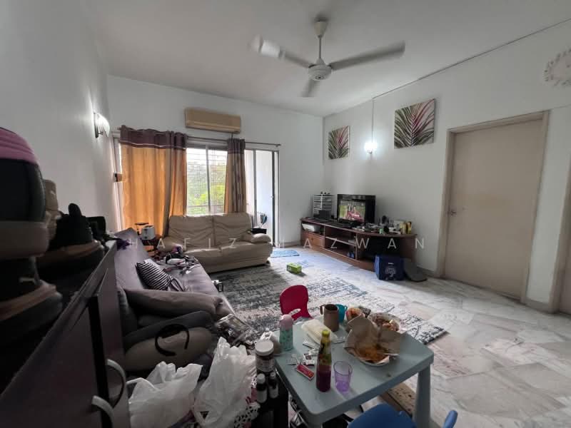 Pangsapuri untuk Dijual di Putra Apartment - Hafiz Hazwan - Living Room - PropertyGuru.com.my