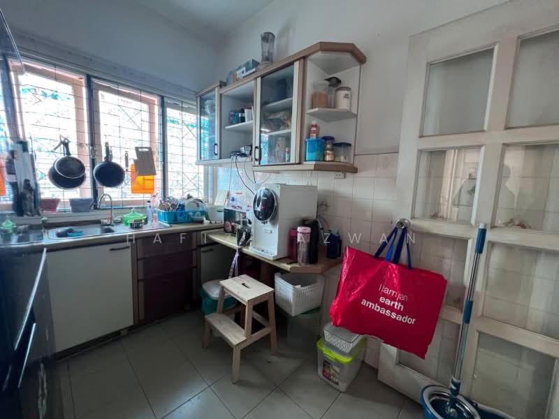 Pangsapuri untuk Dijual di Putra Apartment - Hafiz Hazwan - Kitchen - PropertyGuru.com.my