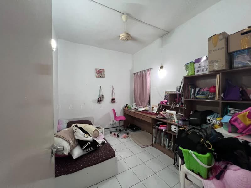 Pangsapuri untuk Dijual di Putra Apartment - Hafiz Hazwan - Bedroom - PropertyGuru.com.my