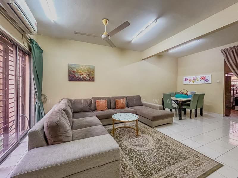 Rumah Teres 2-Tingkat untuk Dijual di Alam Suria (Puncak Alam) - Hazlin Miswan - Living Room - PropertyGuru.com.my