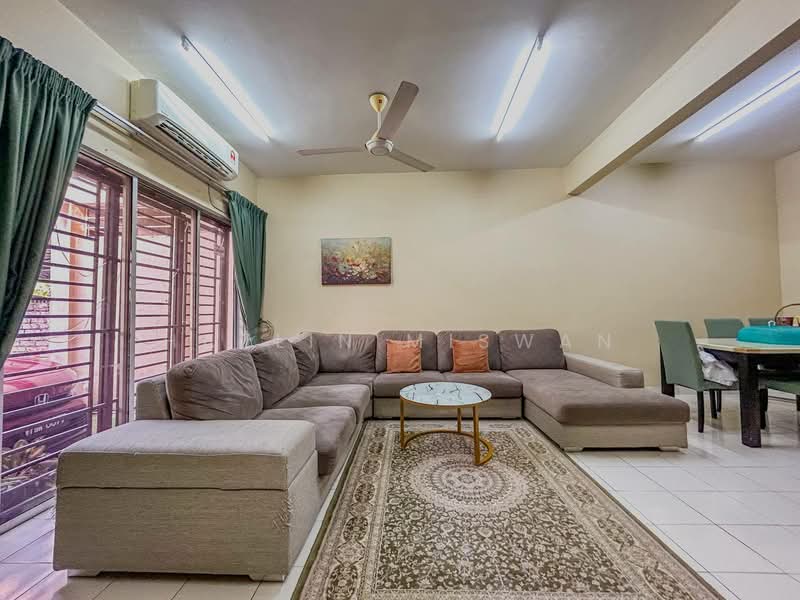Rumah Teres 2-Tingkat untuk Dijual di Alam Suria (Puncak Alam) - Hazlin Miswan - Living Room - PropertyGuru.com.my