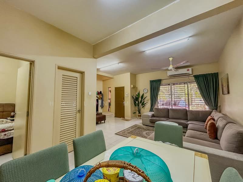 Rumah Teres 2-Tingkat untuk Dijual di Alam Suria (Puncak Alam) - Hazlin Miswan - Living Room - PropertyGuru.com.my