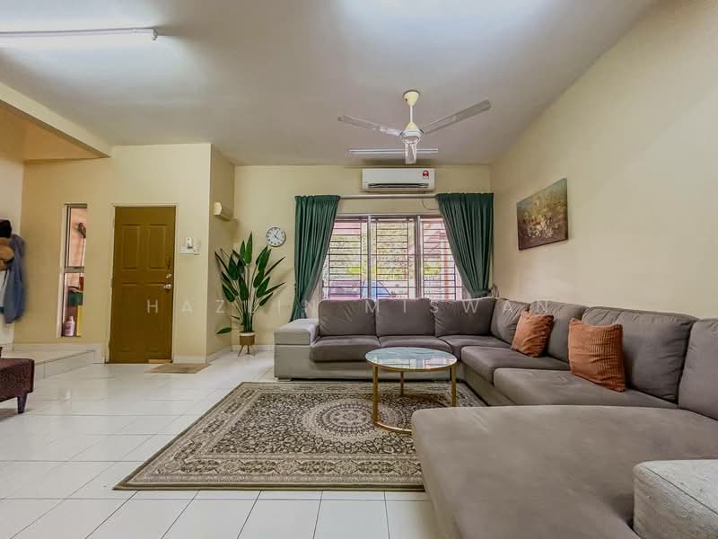 Rumah Teres 2-Tingkat untuk Dijual di Alam Suria (Puncak Alam) - Hazlin Miswan - Living Room - PropertyGuru.com.my
