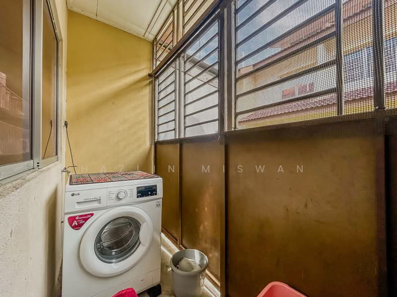 Rumah Teres 2-Tingkat untuk Dijual di Alam Suria (Puncak Alam) - Hazlin Miswan - Balcony - PropertyGuru.com.my