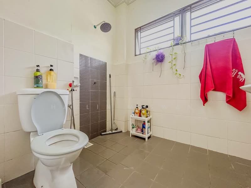 Rumah Teres 2-Tingkat untuk Dijual di Alam Suria (Puncak Alam) - Hazlin Miswan - Bathroom - PropertyGuru.com.my