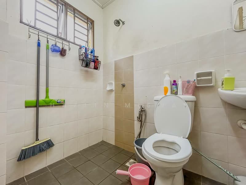 Rumah Teres 2-Tingkat untuk Dijual di Alam Suria (Puncak Alam) - Hazlin Miswan - Bathroom - PropertyGuru.com.my