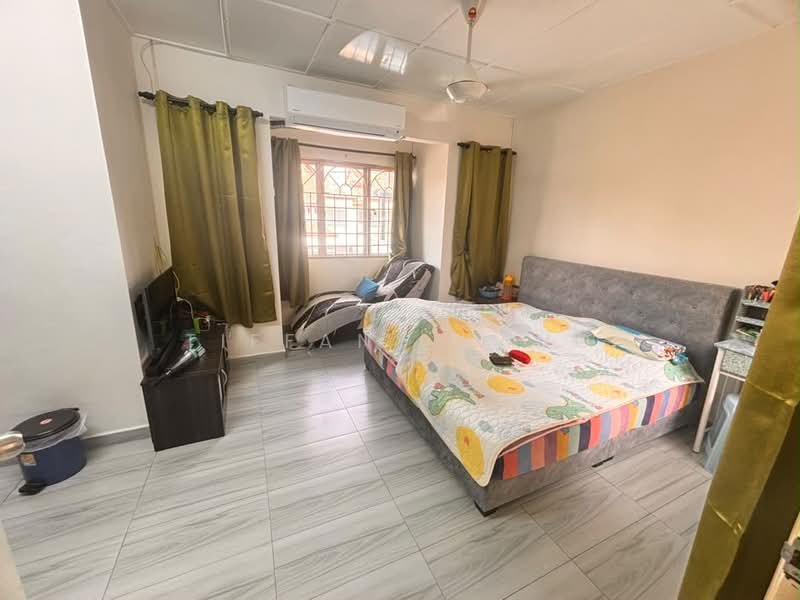 2-storey Terraced House for Sale in Bandar Country Homes (Rawang) - Tiffany Yang - Master Bedroom - PropertyGuru.com.my