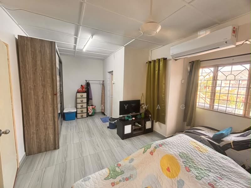 2-storey Terraced House for Sale in Bandar Country Homes (Rawang) - Tiffany Yang - Bilik Master - PropertyGuru.com.my