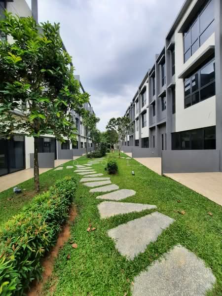 4-storey Terraced House for Sale in Taman Bukit Serdang (Seri Kembangan) - Bobo Lee - PropertyGuru.com.my
