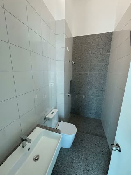 Rumah Teres untuk Disewa di Semenyih (Selangor) - John Tee - Bathroom - PropertyGuru.com.my