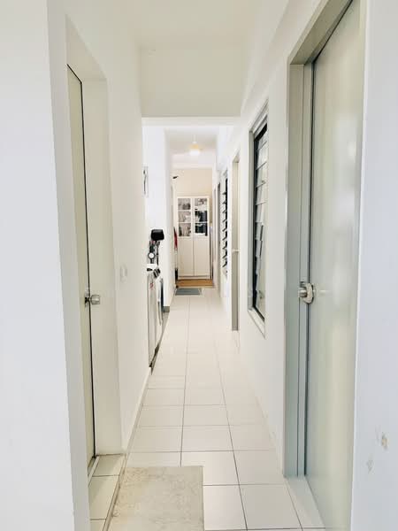 Pangsapuri untuk Disewa di Harmoni Elmina 1 @ City Of Elmina - Erin Yusof - Corridor - PropertyGuru.com.my
