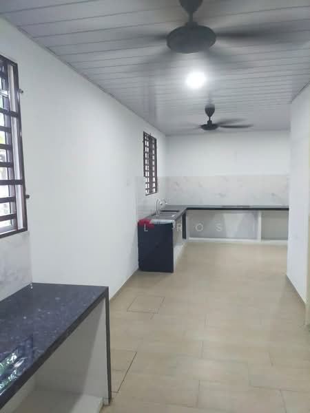 Rumah Teres 1-Tingkat untuk Dijual di Taman Bayam (Lunas) - Hasrul Rosli - Kitchen - PropertyGuru.com.my