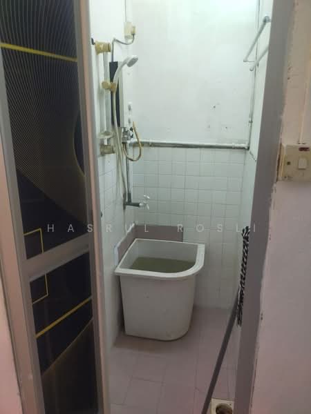 Rumah Teres 1-Tingkat untuk Dijual di Taman Bayam (Lunas) - Hasrul Rosli - Bathroom - PropertyGuru.com.my