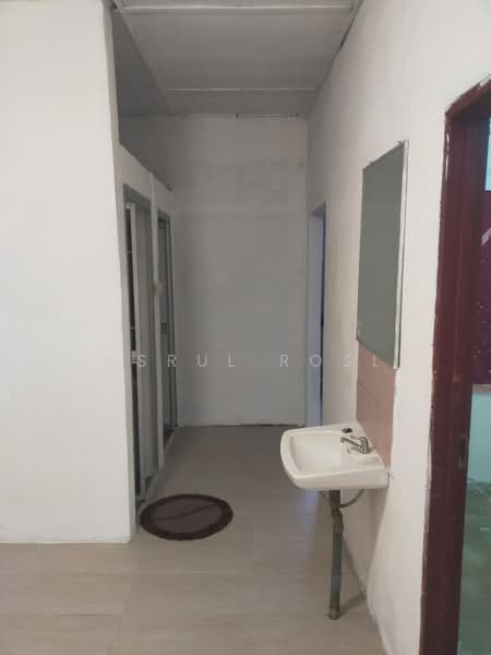 Rumah Teres 1-Tingkat untuk Dijual di Taman Bayam (Lunas) - Hasrul Rosli - Corridor - PropertyGuru.com.my