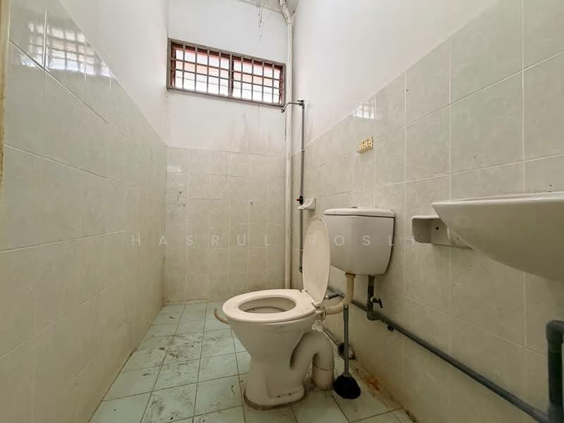 Rumah Berkembar untuk Dijual di Bandar Puteri Jaya (Sungai Petani) - Hasrul Rosli - Bathroom - PropertyGuru.com.my