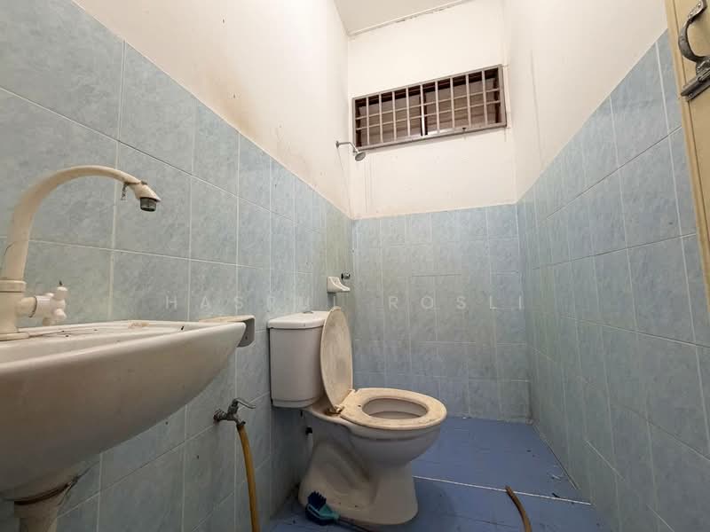 Rumah Berkembar untuk Dijual di Bandar Puteri Jaya (Sungai Petani) - Hasrul Rosli - Bathroom - PropertyGuru.com.my