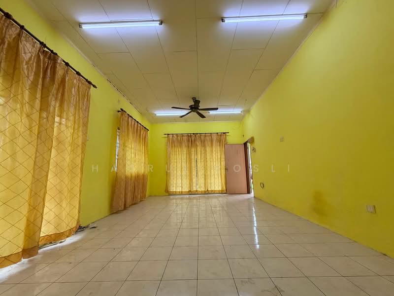 Rumah Berkembar untuk Dijual di Bandar Puteri Jaya (Sungai Petani) - Hasrul Rosli - Living Room - PropertyGuru.com.my