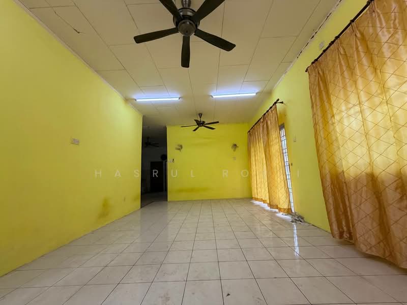 Rumah Berkembar untuk Dijual di Bandar Puteri Jaya (Sungai Petani) - Hasrul Rosli - Living Room - PropertyGuru.com.my