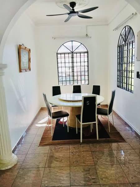 Bungalow House for Rent in Kampung Sungai Merab (Dengkil) - Erin Yusof - Dining Room - PropertyGuru.com.my