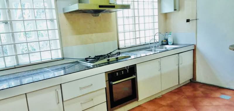 Bungalow House for Rent in Kampung Sungai Merab (Dengkil) - Erin Yusof - Kitchen - PropertyGuru.com.my