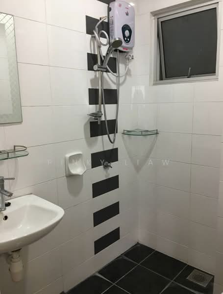 Condominium for Rent at Lagoon Suites - Pinky Liaw - Bathroom - PropertyGuru.com.my
