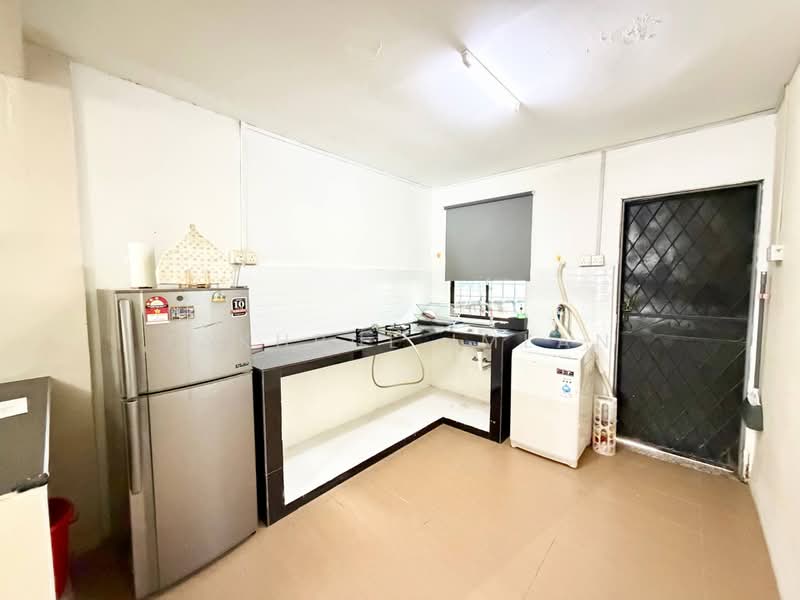 2-storey Terraced House for Sale in Bandar Baru Permas Jaya (Permas Jaya) - Fakhrul Imlan - Kitchen - PropertyGuru.com.my